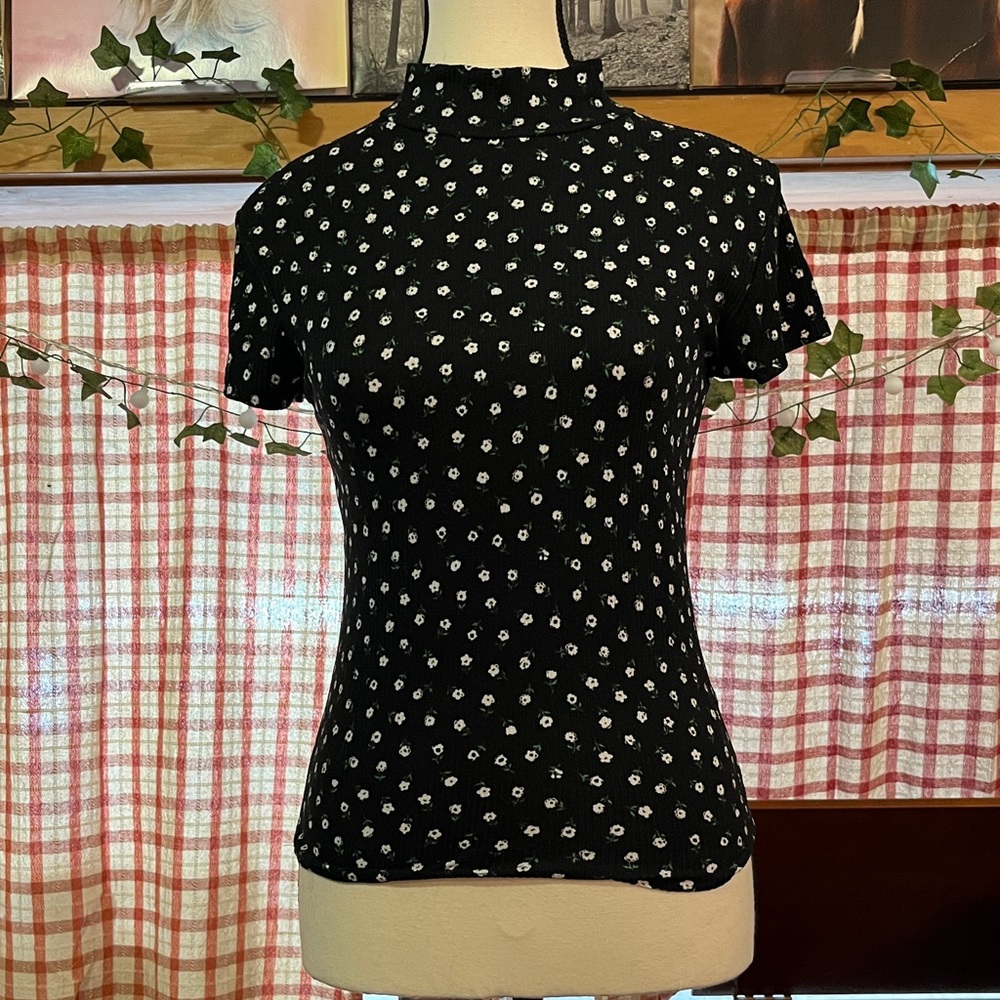 🌷Black Floral Women's Top🌷